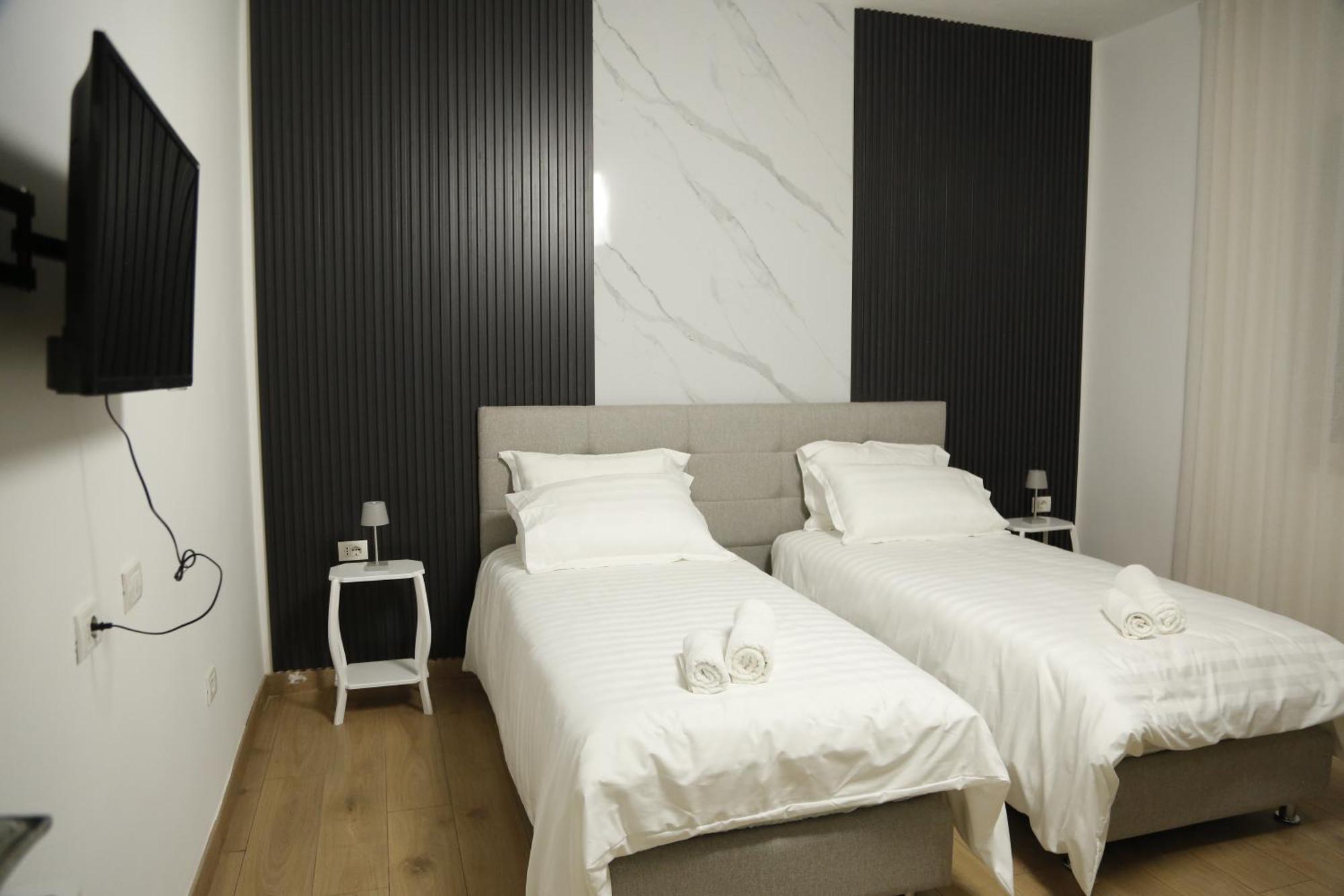 Albi Apartment Tirana Buitenkant foto