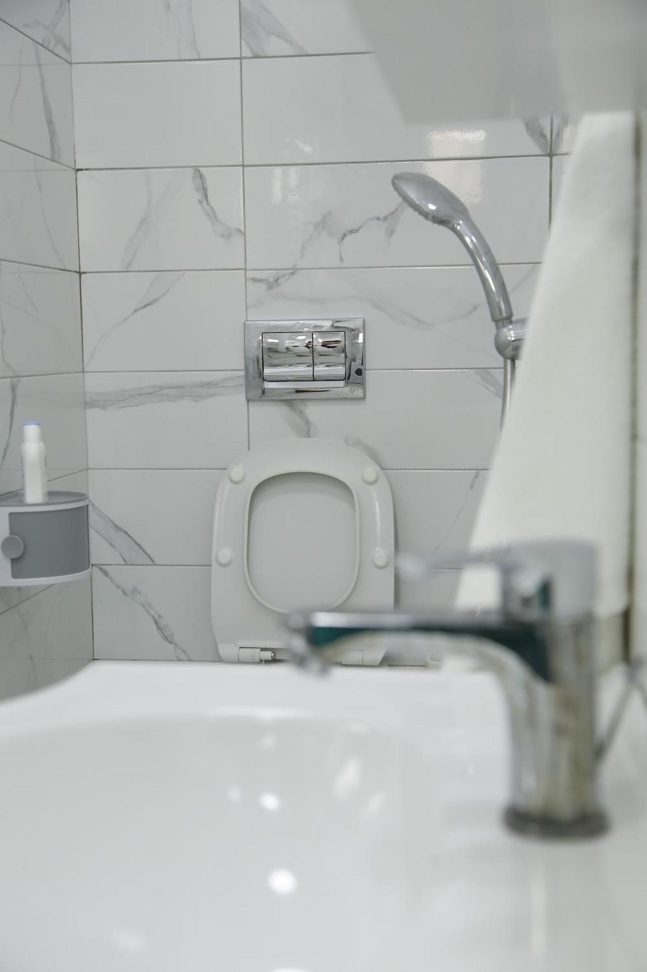 Albi Apartment Tirana Buitenkant foto